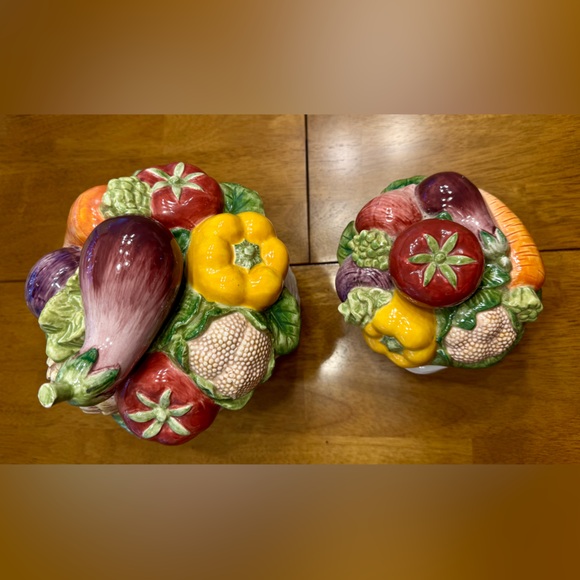 Fitz and Floyd Harvest Vegetable Basket Canisters – 1995 (Set of 2) - Picture 5 of 9